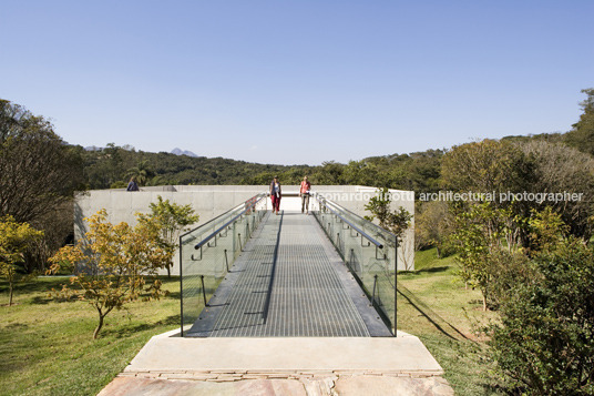 galeria adriana varejão - inhotim rodrigo cerviño lopez