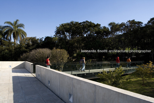 galeria adriana varejão - inhotim rodrigo cerviño lopez