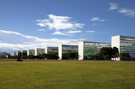 standard ministries oscar niemeyer