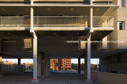 building in vallecas paulo mendes da rocha