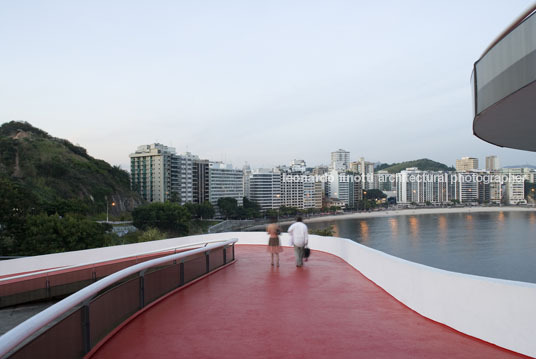 museu de arte contemporânea (mac) oscar niemeyer