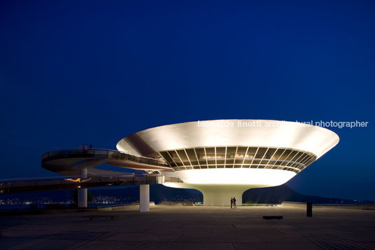 museu de arte contemporânea (mac) oscar niemeyer