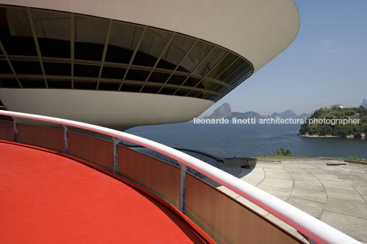 museu de arte contemporânea (mac) oscar niemeyer