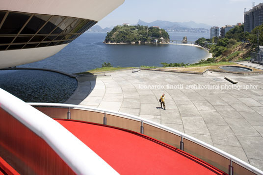 museu de arte contemporânea (mac) oscar niemeyer