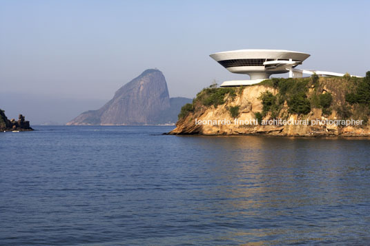 museu de arte contemporânea (mac) oscar niemeyer