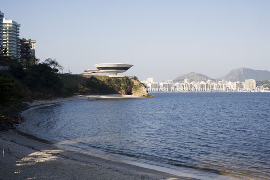 museu de arte contemporânea (mac) oscar niemeyer