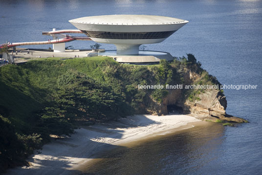 museu de arte contemporânea (mac) oscar niemeyer