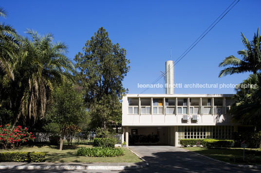  h-17 superior officers residences at ita oscar niemeyer