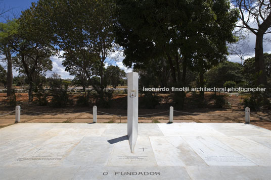 juscelino kubitschek tomb oscar niemeyer