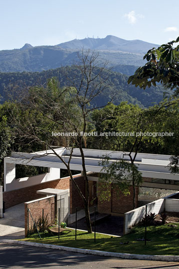house in araras valley arquitetos associados