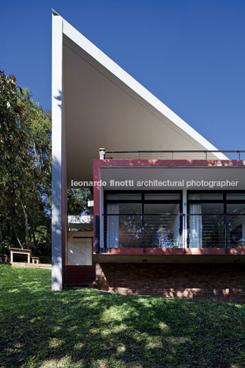 house in araras valley arquitetos associados