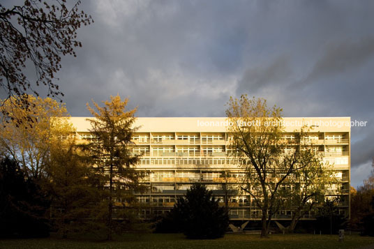 appartment building in hansa oscar niemeyer