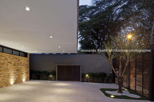 house in vila madalena mônica drucker