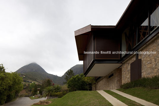 casa na colina architectare