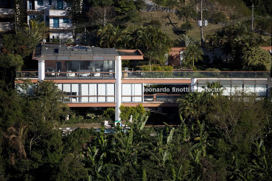 casa estrutura vermelha bernardes+jacobsen