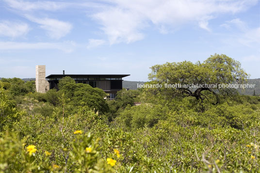 house in villa cielo marchisio+nanzer arquitectos