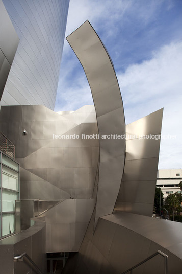 the walt disney concert hall frank o. gehry