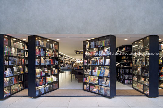 livraria da vila - alameda lorena Isay Weinfeld