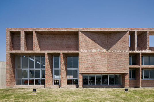 villa el libertador municipal hospital viale dutari arquitectos