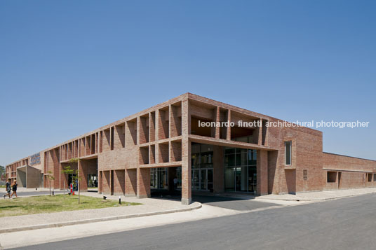 villa el libertador municipal hospital viale dutari arquitectos