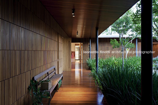 casa ml - fazenda boa vista bernardes+jacobsen