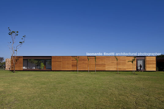 casa bv - fazenda boa vista bernardes+jacobsen