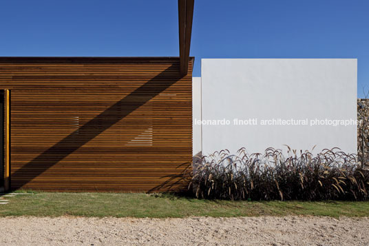 casa bv - fazenda boa vista bernardes+jacobsen