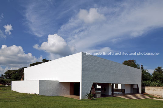 house in itauguá solano benitez