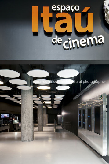 cinema itaú/crystal mall metro arquitetos