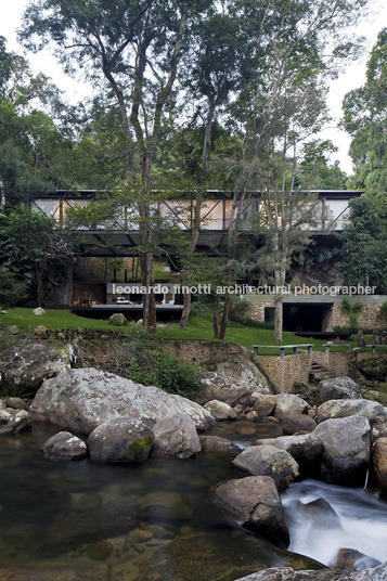 casa ponte - serra das araras bernardes arquitetura