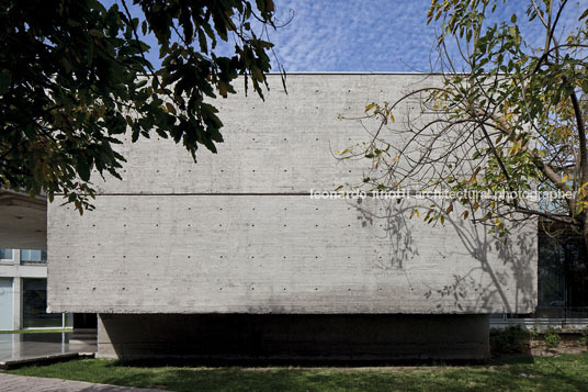 san joaquín campus chapel at universidad católica teodoro fernández 