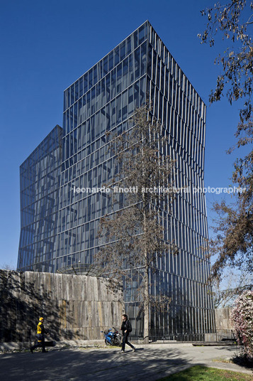 torres siamesas - universidad católica alejandro aravena