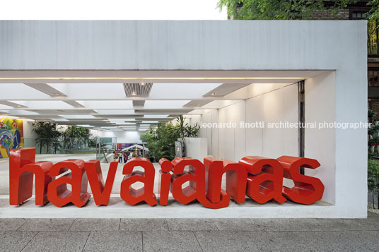 havaianas - oscar freire isay weinfeld