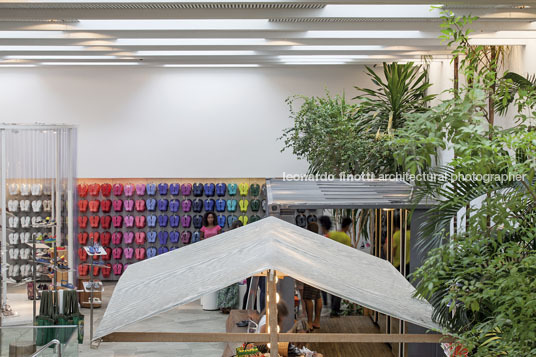 havaianas - oscar freire isay weinfeld