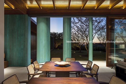 casa gcp - fazenda boa vista bernardes arquitetura