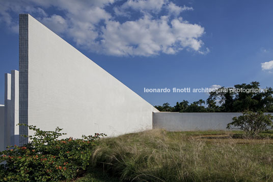 spa fasano - fazenda boa vista isay weinfeld