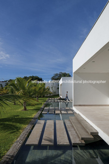 tb house aguirre arquitetura