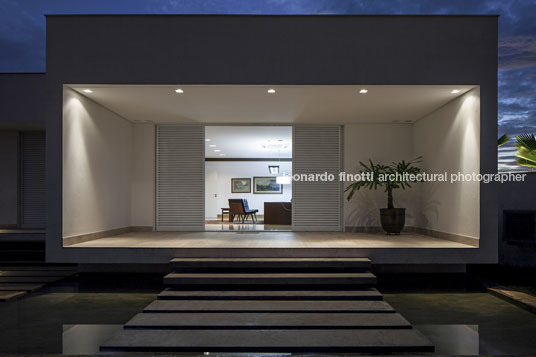 tb house aguirre arquitetura