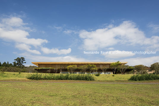 casa sw - fazenda boa vista jacobsen arquitetura