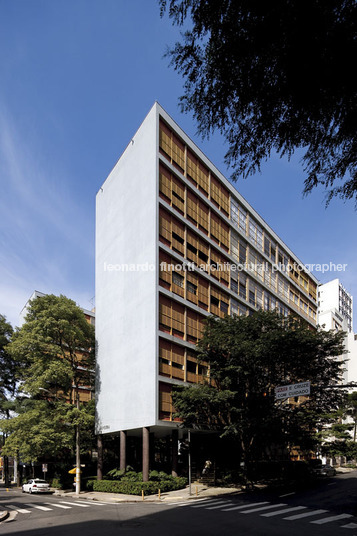 edifício louveira vilanova artigas