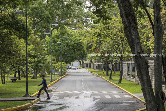 pasillos cubiertos - ucv carlos raúl villanueva