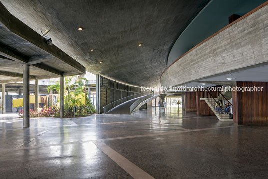 plaza cubierta - ucv carlos raúl villanueva