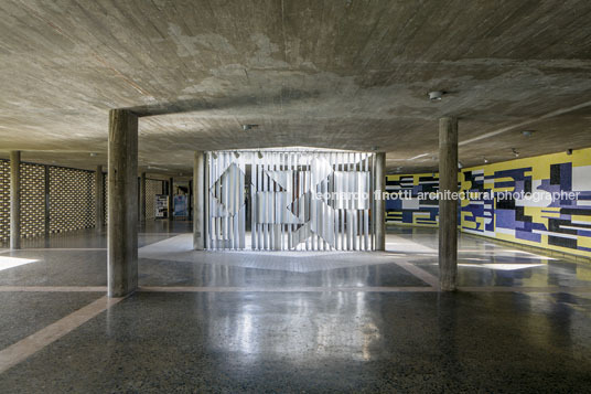 plaza cubierta - ucv carlos raúl villanueva