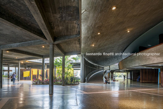 plaza cubierta - ucv carlos raúl villanueva