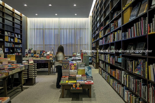 livraria da vila 2 - cidade jardim isay weinfeld