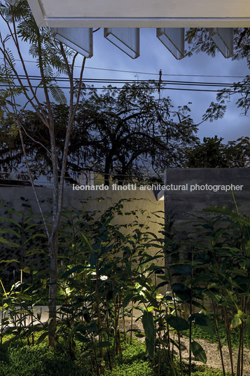 casa jzl bernardes arquitetura