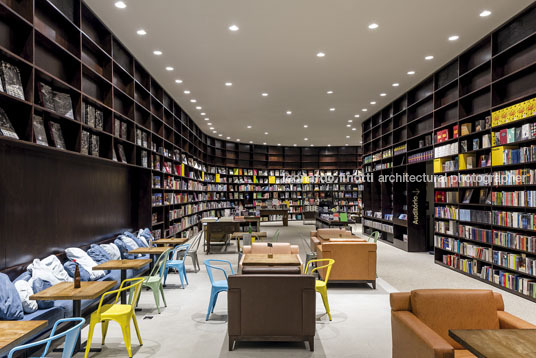 livraria da vila - shopping maia isay weinfeld