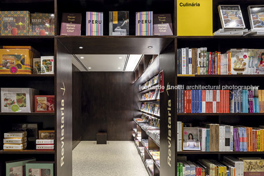 livraria da vila - shopping maia isay weinfeld