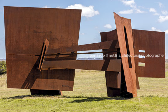 piero atchugarry sculpture park  leonardo noguez