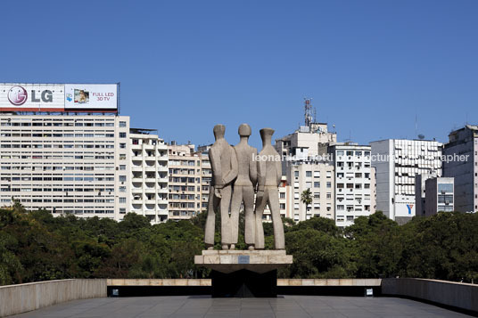 monumento aos mortos da 2 guerra marcos konder neto